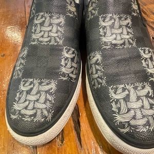 LIKE NEW LOUIS VUITTON slip on boat shoes! Perfect for summer!